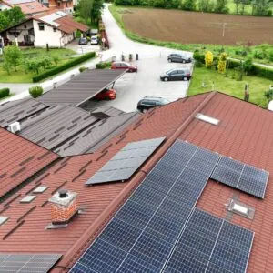 Sončna elektrarna v velikosti 12kW, baterijski hranilnik 20.45kWh, z montažo in garancijo 10 let
