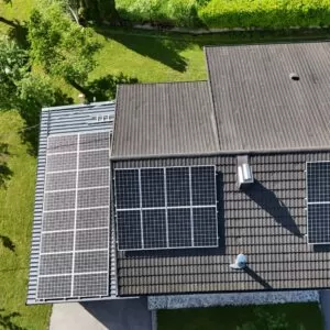Sončna elektrarna v velikosti 12kW, baterijski hranilnik 16.36kWh, z montažo in garancijo 10 let