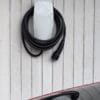 Polnilnica Tesla Wall Connector v garaži z električnim vozilom
